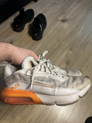 Nike Air Max 2090 Unisex Sneaker Weiß/Orange Gr. 43