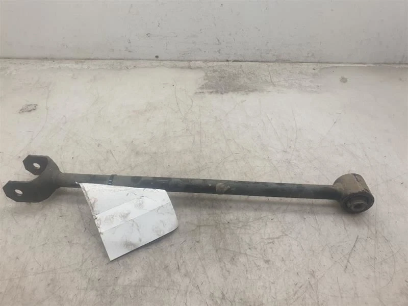 04-07 TOYOTA HIGHLANDER LADO DEL PASAJERO TRASERO CONTROL INFERIOR BRAZO DE ARRASTRE MONTAJE Foto 3 de 4