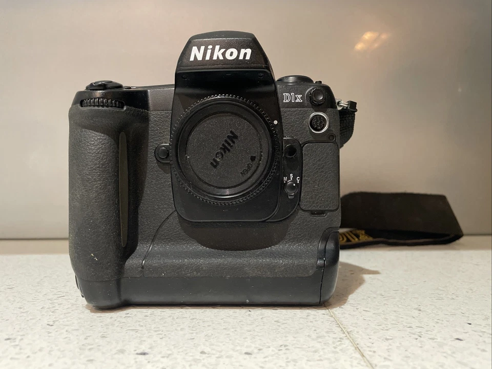 Nikon D1X DSLR Digital SLR Professional Vintage Camera - Image 2 of 4