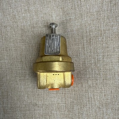 Pilot Valve, Cash Valve Type CP2 - 1/4  preset 121 range 75-175