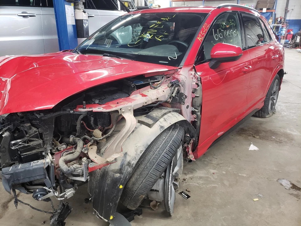 21 22 23 AUDI Q3 2,0 L Juego de 4 inyectores de combustible y rieles; VIN E (5º dígito, línea S) Foto 4 de 4