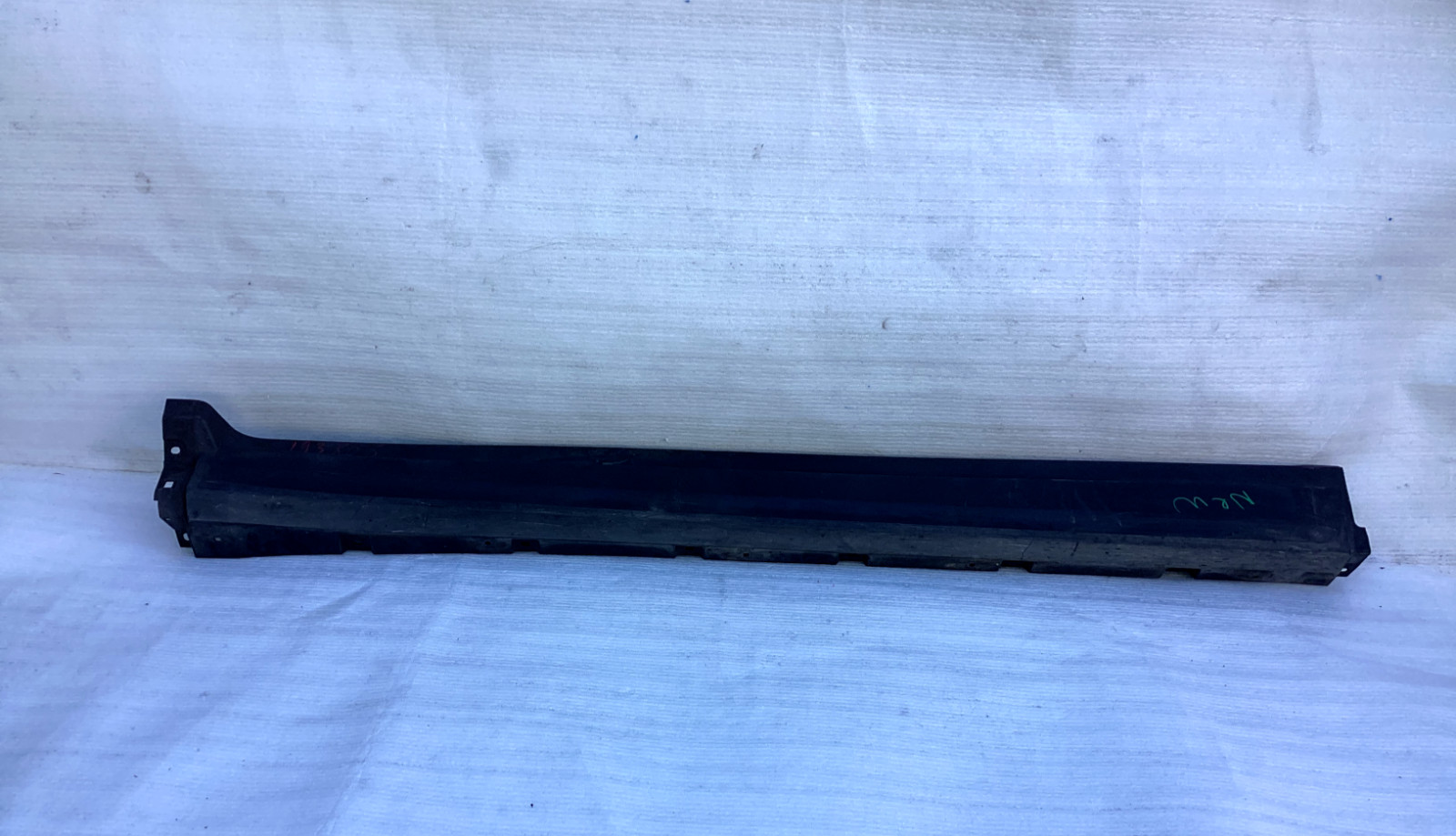 2017-2020 Maserati Levante right rocker molding OEM