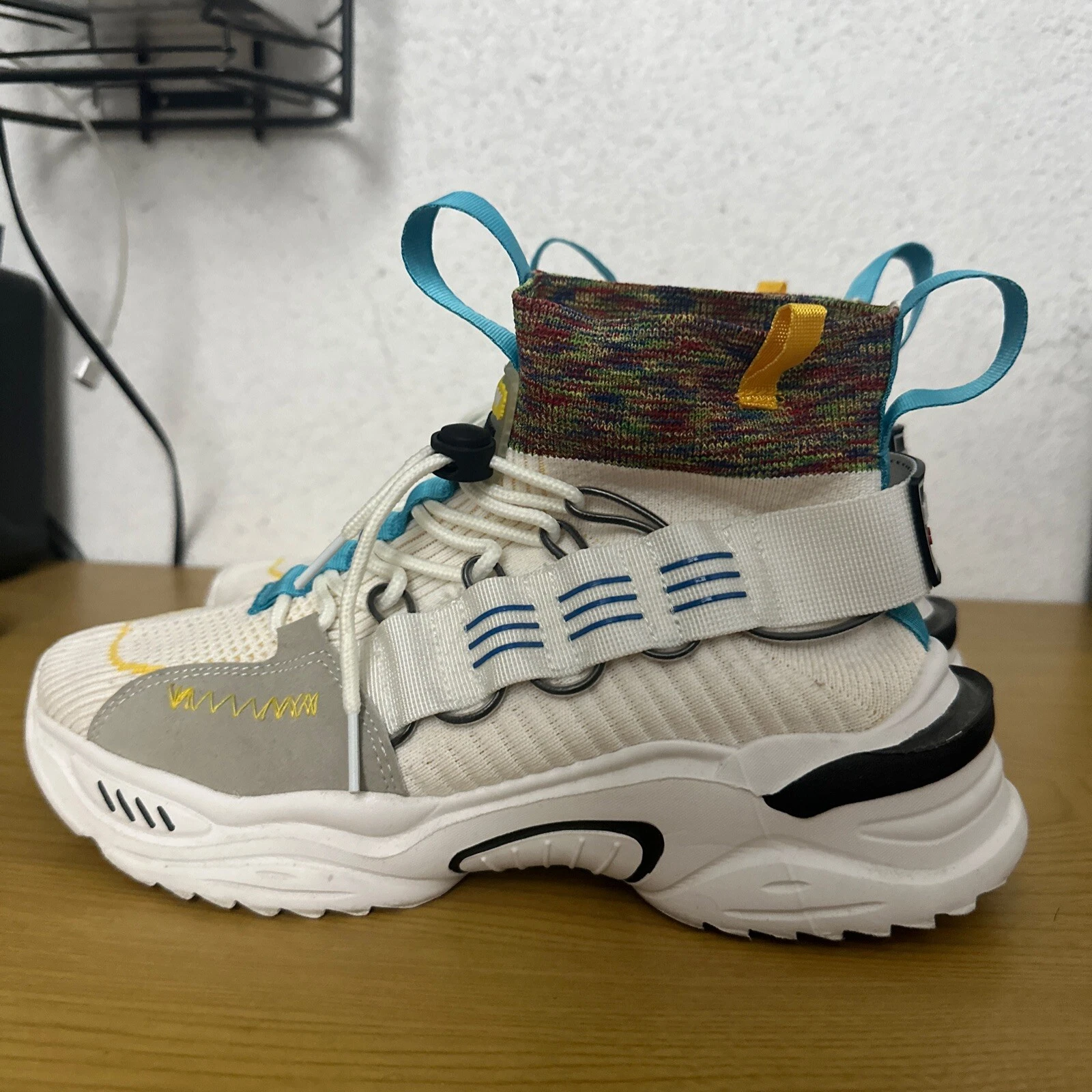YXOCHW Shoes (Slightly Used) Good Condition,8 USA, 41 EU, Comfortable, Two Spots