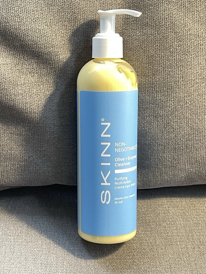 Limpiador enzimático Skinn Cosmetics oliva + 12,0 oz. Foto 2 de 4