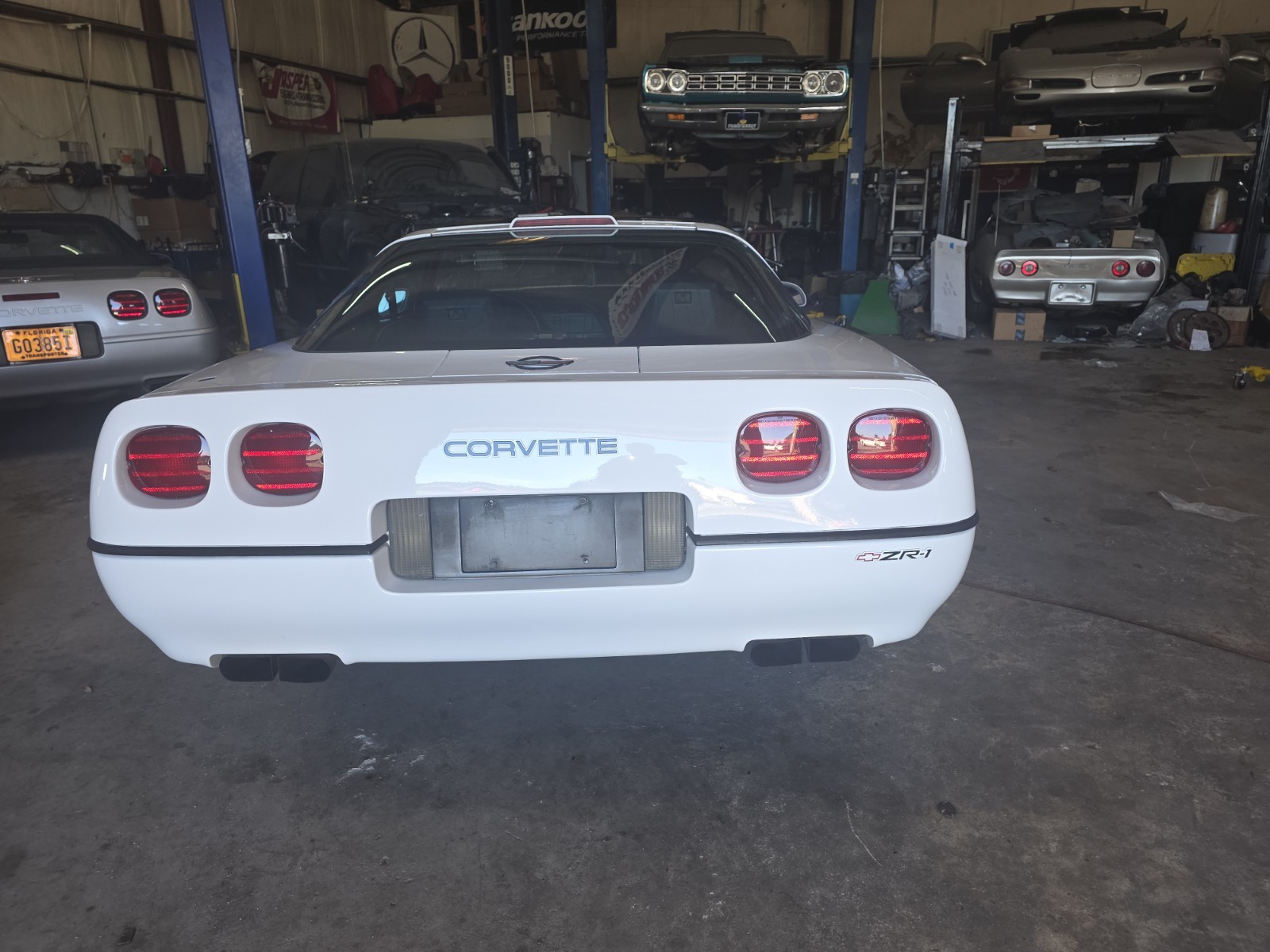 1990 White Chevrolet Corvette   | C4 Corvette Photo 3