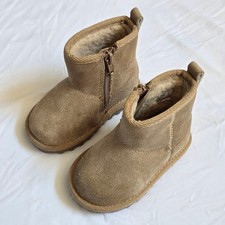 Baby BEARPAW Boots Size 4 Brown
