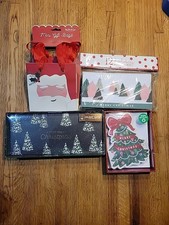 LOT OF 6 NEW CHRISTMAS GIFT BAGS AND 34 CHRISTMAS CARDS
