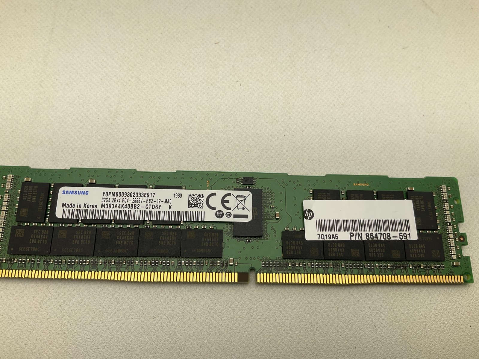 как выглядит Samsung M393A4K40BB2-CTD6Y 32GB DDR4 2Rx4 PC4-2666V ECC Registered DIMM фото