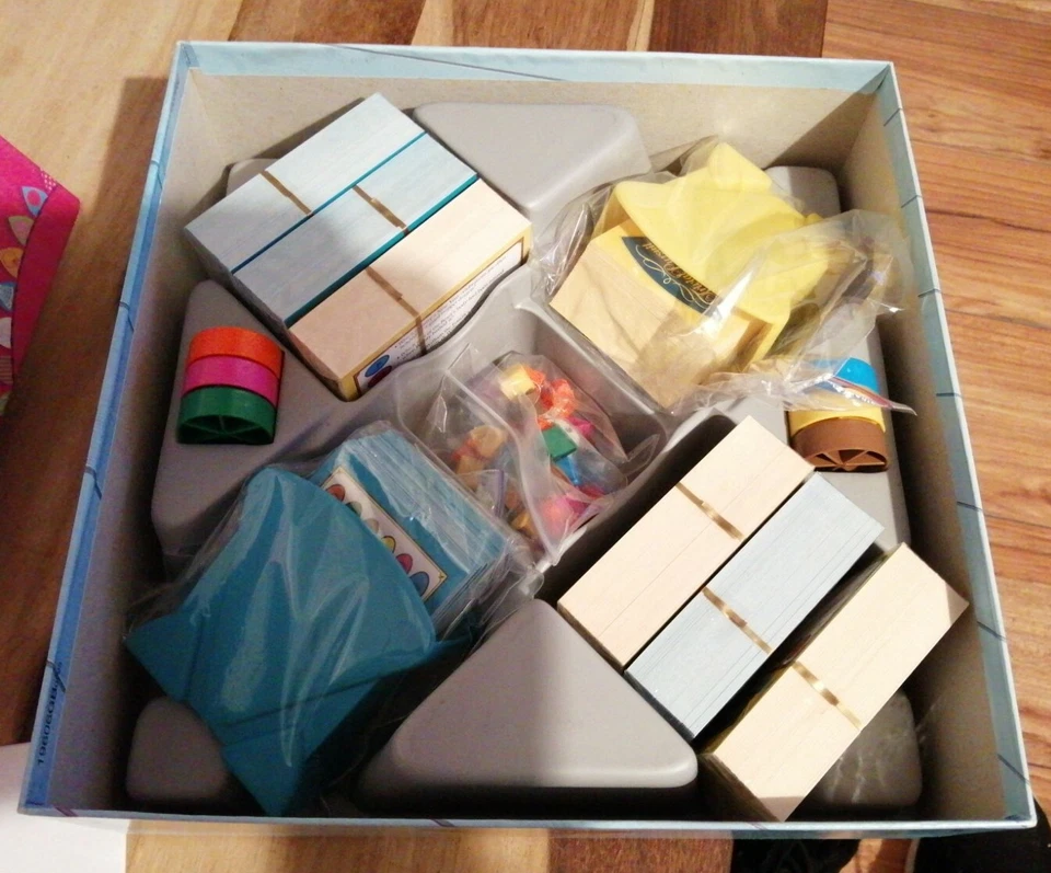 VINTAGE 1995 TRIVIAL PURSUIT FAMILY EDITION QUESTIONS FOR ADULTS & KIDS PARTY - Image 3 of 4