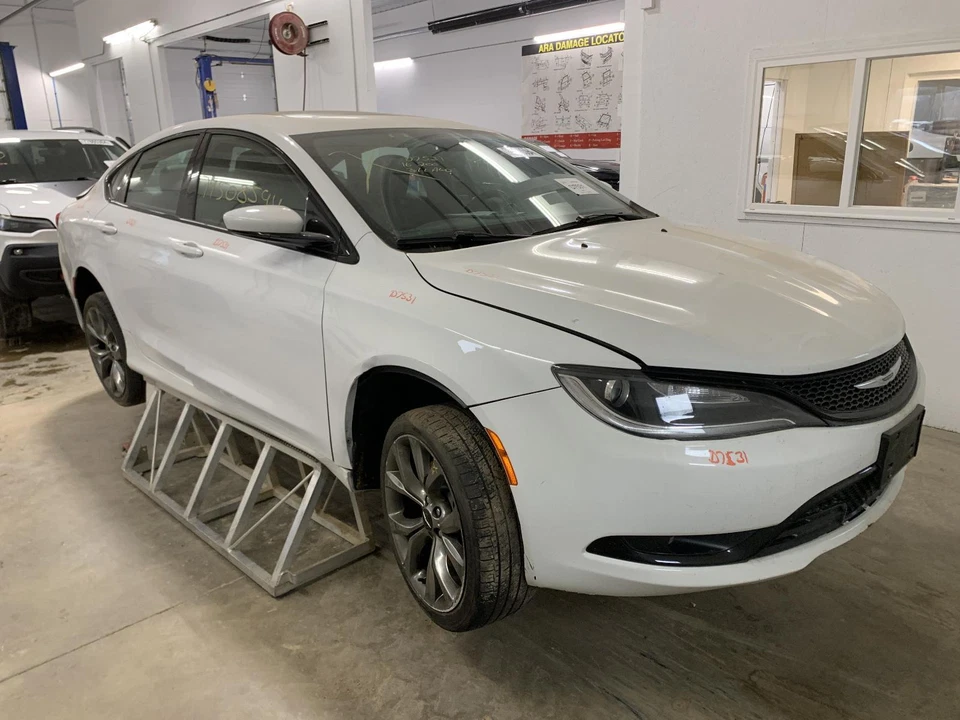 Módulo de control de carrocería usado se adapta a: Chrysler 200 2016 control de carrocería BCM LH montaje en tablero Foto 4 de 4