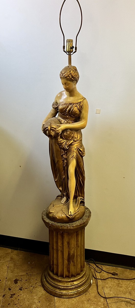 LARGE VINTAGE FLORENCE ART 1968 CHALK-WARE LAMP ROMAN LADY ON