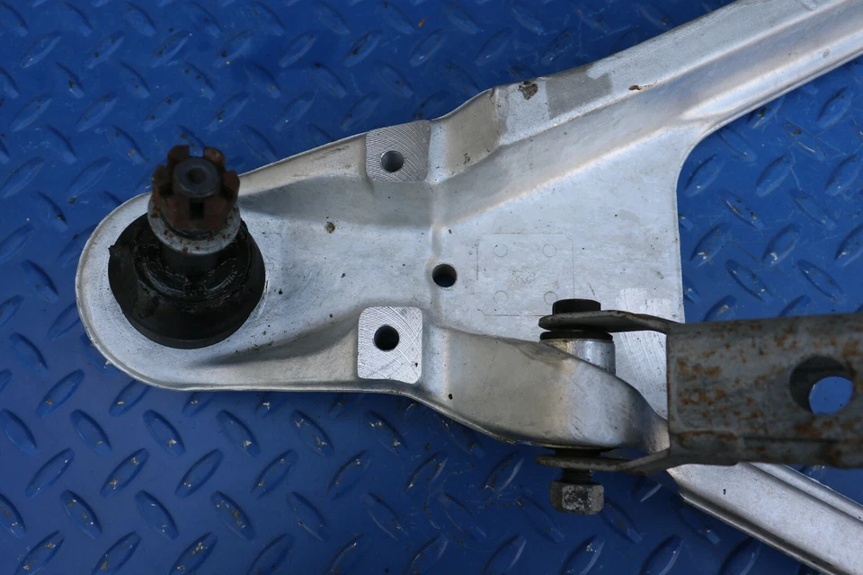 Brazo de control inferior delantero del lado del pasajero Chevrolet Corvette 1988-1996 Foto 2 de 4