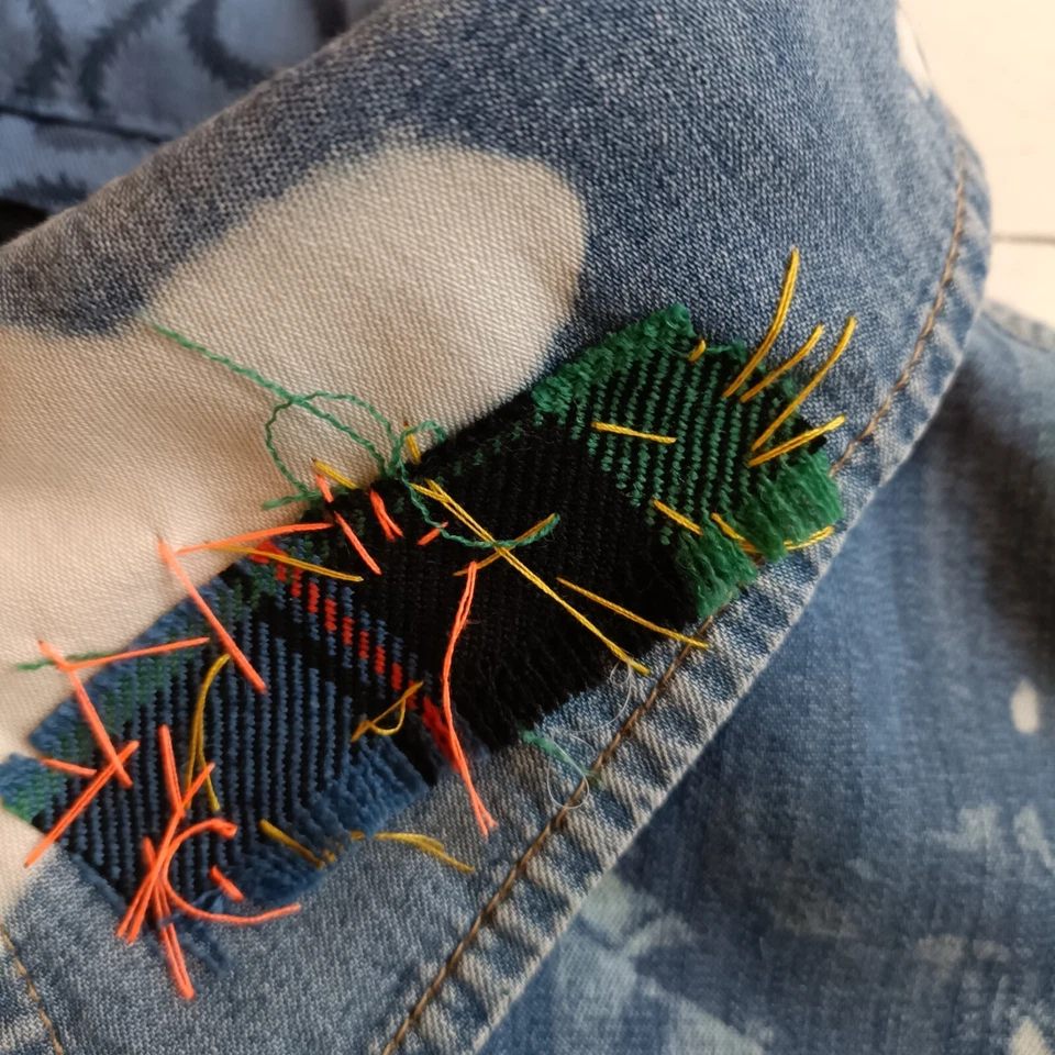 CAMISA DE MEZCLILLA VIVIENNE WESTWOOD Talla Pequeña PERSONALIZADA - PUNK RETRO Asimétrica Foto 3 de 4