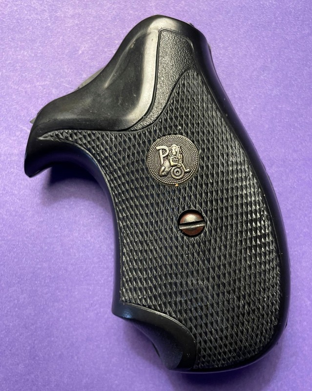 Pachmayr Colt D-Frame Short Square Butt Black Rubber Target Grips Finger Grooves