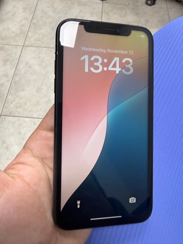 Apple iPhone 11 Negro - 64GB - Desbloqueado - Usado Muy Bueno 5 Foto 4 de 4