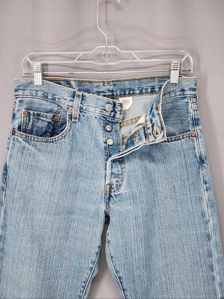 Pantalones de mezclilla vintage Levis 501 para hombre 31x32 azul lavado claro botón mosca lengüeta roja recta Foto 2 de 4