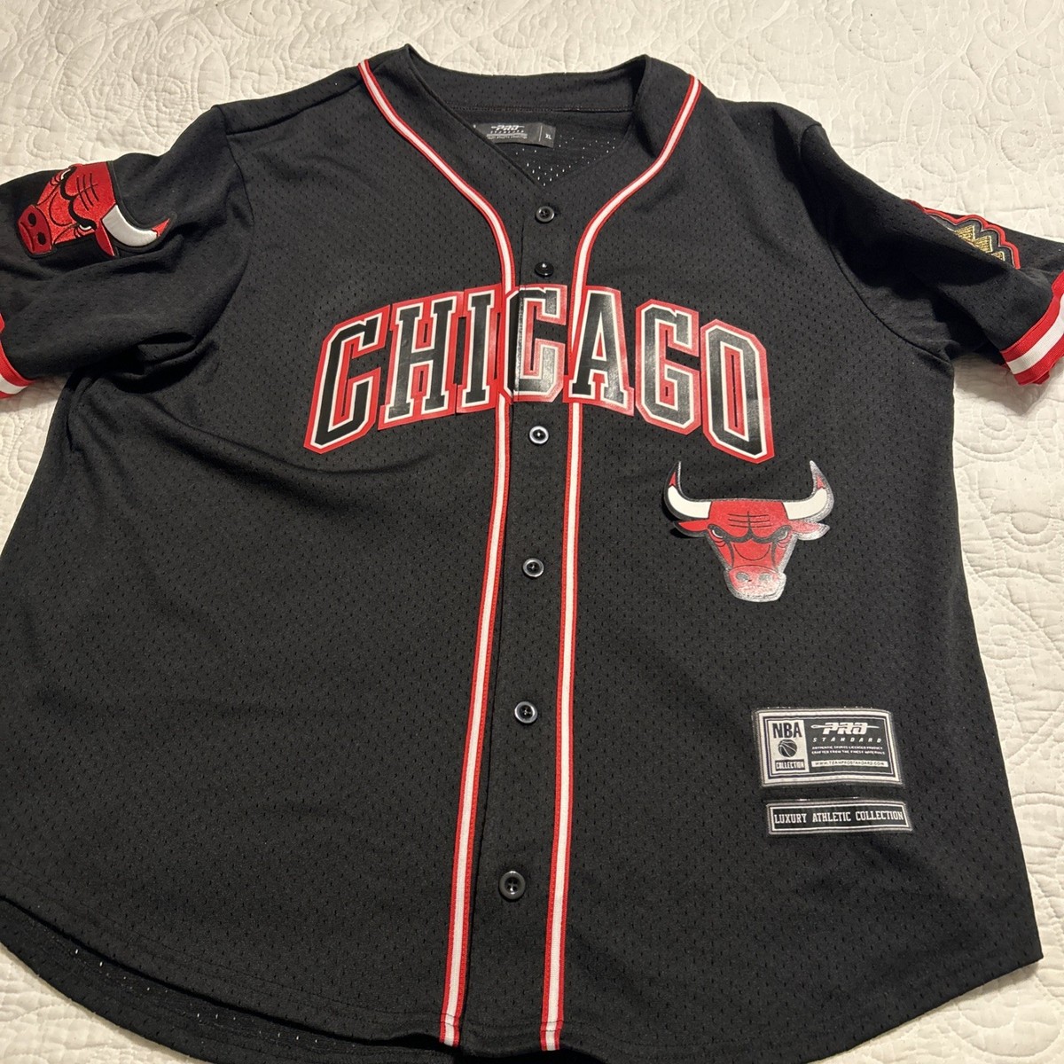 Chicago Bulls Pro Standard Baseball Jersey Men's Small XL 6 Time Chicago Bulls Pro Standard Baseball Jersey Men's Small XL 6 Time
