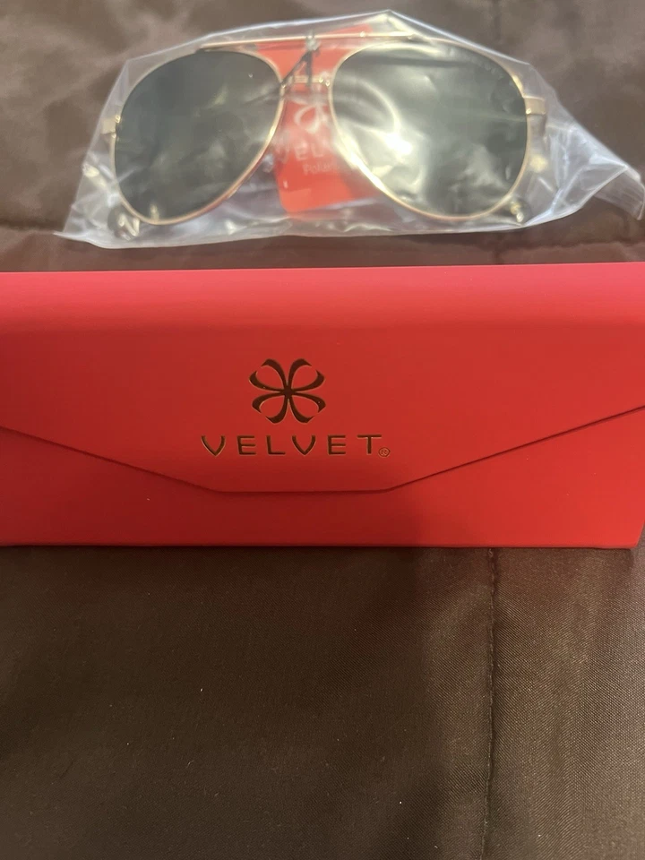 Velvet Sunglasses In Original Clamshell Red Case And Box Brownframes - Image 3 of 4