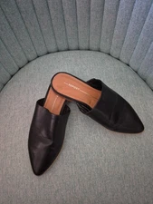 Report Black Shoes Size 5.5