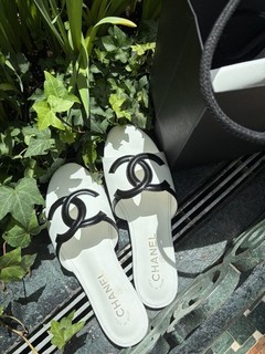 CHANEL White Black Logo Sandals Slide On Women’s Flat Leather SZ42 (10 10.5 USA)