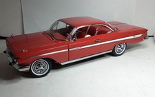 SUNSTAR 1/18 CHEVROLET IMPALA 1961 BON ETAT SANS BOITE gé B4