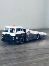 MAISTO FLATBED RAMP TRUCK HAULER 1:64 SCALE BRAND NEW COLLECTIBLE METAL MODEL