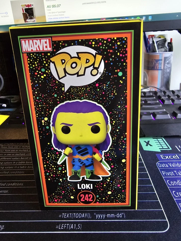 Vinilo Loki Funko Pop #242 exclusivo de Blacklight Thor 3: Ragnarok en protector Foto 3 de 4