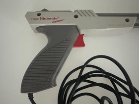 Duck Hunt & Zapper (Nintendo Entertainment System NES 1985) Tested and Working!