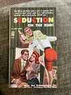 Sleaze gga Vintage Pb, Seduction On The Run, Fisher, Novel 3504, pbo 1959, NVG+