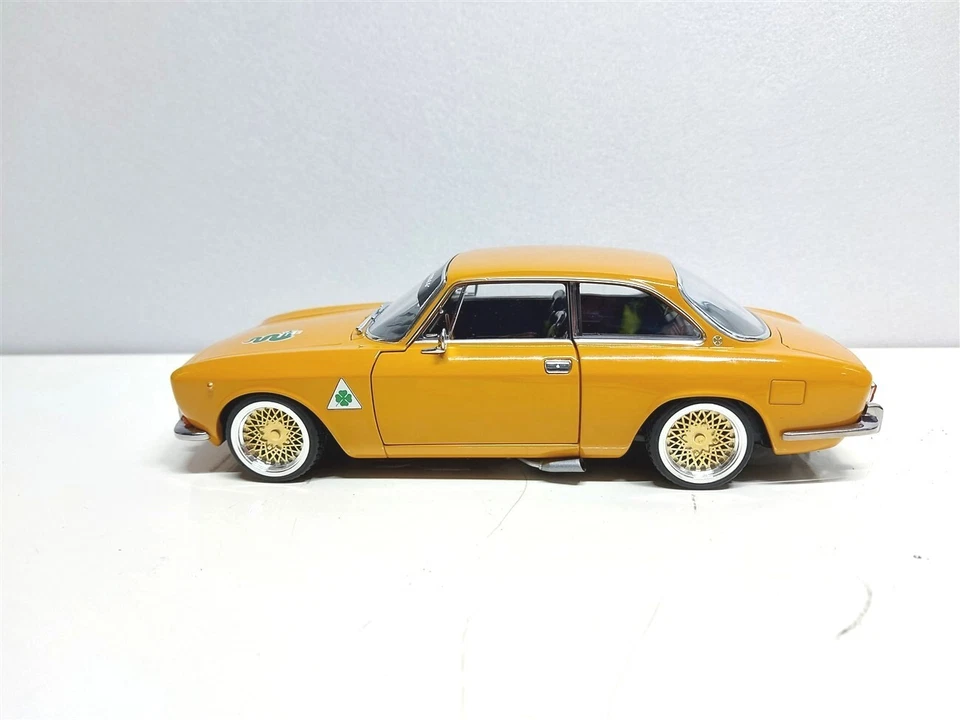 Alfa Romeo 1750 GTV Giallo Ocra Tuning del 1970 - 1/18 Artigianale base Norev - Immagine 4 di 4