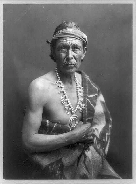 Native american clothing and best sale jewelry