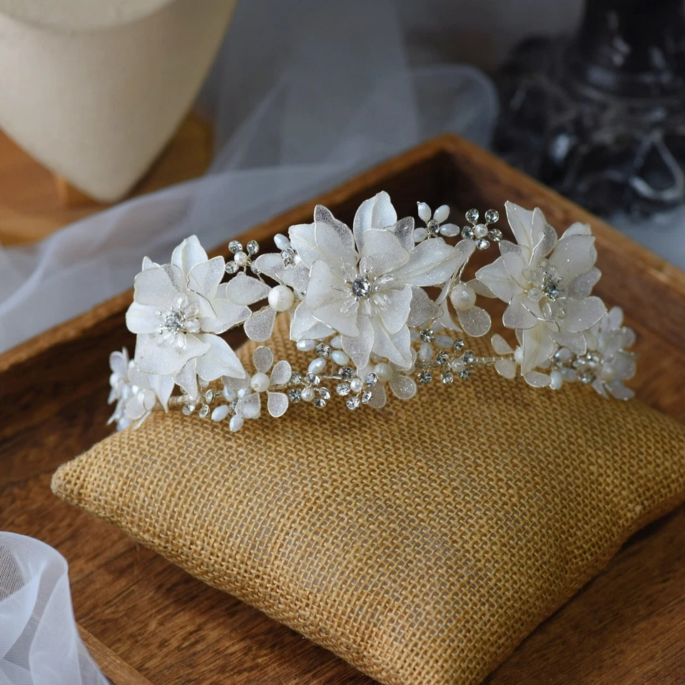 Accesorio para el cabello de boda con estrás tocado de novias blancas europeas Foto 3 de 4