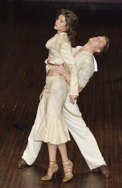 Alexander mcqueen 2004 hotsell