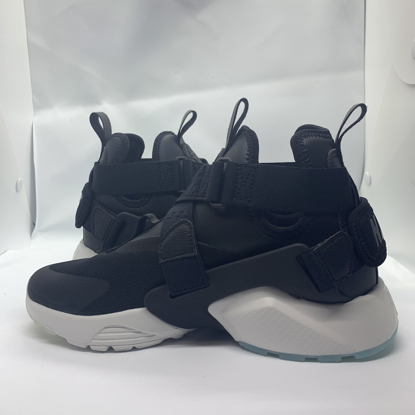 black huaraches size 6.5