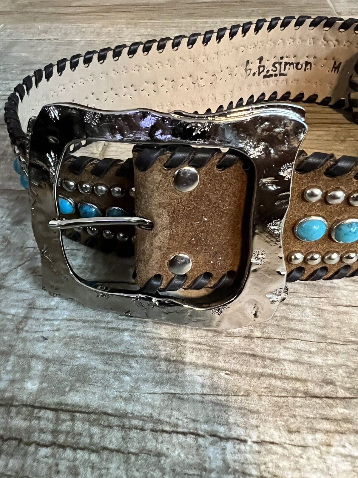 B.B. SIMON ® on Instagram: Lavasan - UV Blue 🤍💙 This belt is white when  not activated by the sun, then when under the sun, it changes color from a  soft white