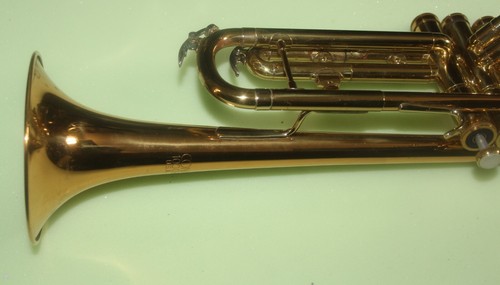 Conn 1000B Trumpet With Case. USA. good condition mouthpiece conn 7c - Picture 5 of 24