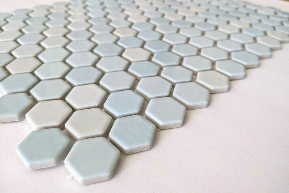 Mosaico de porcelana hexagonal azul claro para parede e piso  - Imagem 2 de 3