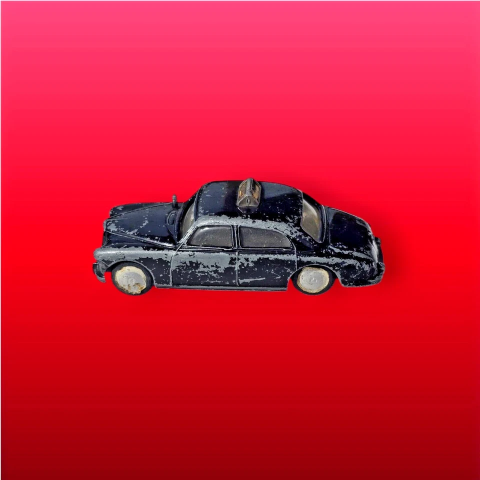 CORGI No.209 - Original RILEY PATHFINDER POLICE CAR, Black,UNBOXED 1958-1961 - Image 3 of 4