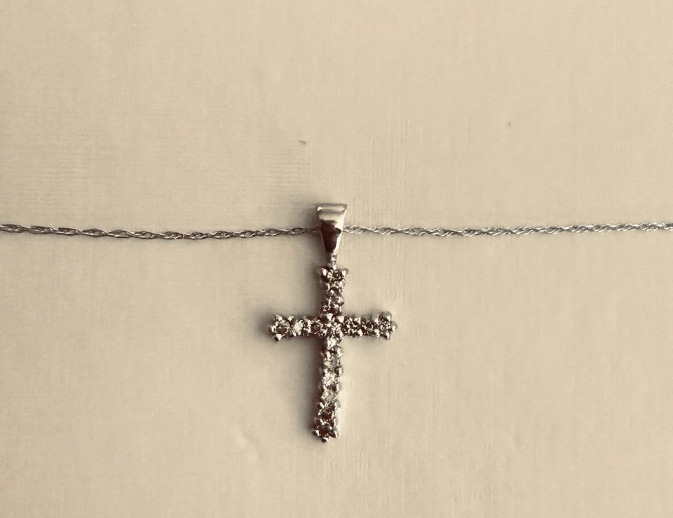 10K白金钻石十字架吊坠链项链;女式;19 英寸 — 第 3/4 张图片