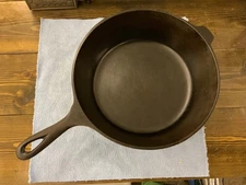 Unmarked Lodge CAST IRON – No. 8 HEAT RING 3 NOTCH SKILLET