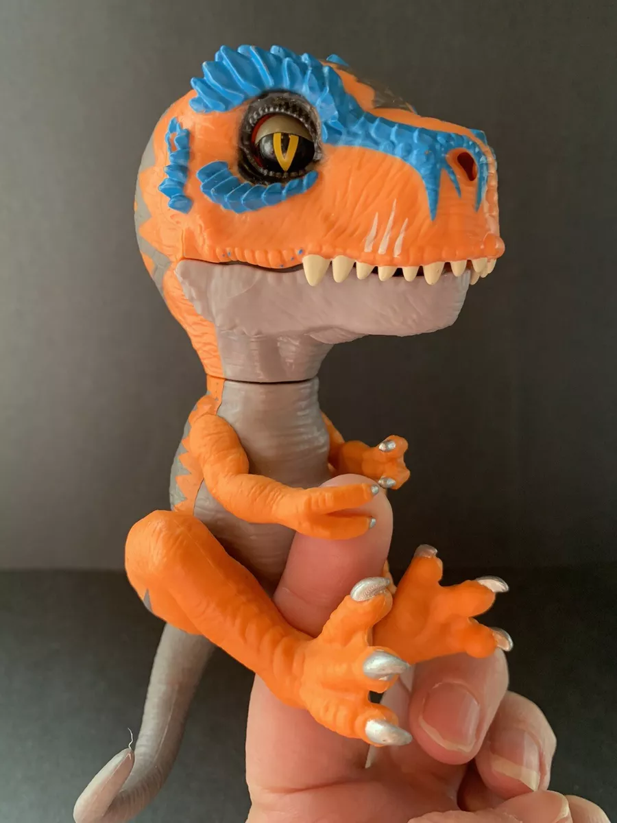 Fingerlings Dinosaur Untamed T Rex SCRATCH Orange Fingerling Dinosaur T Rex