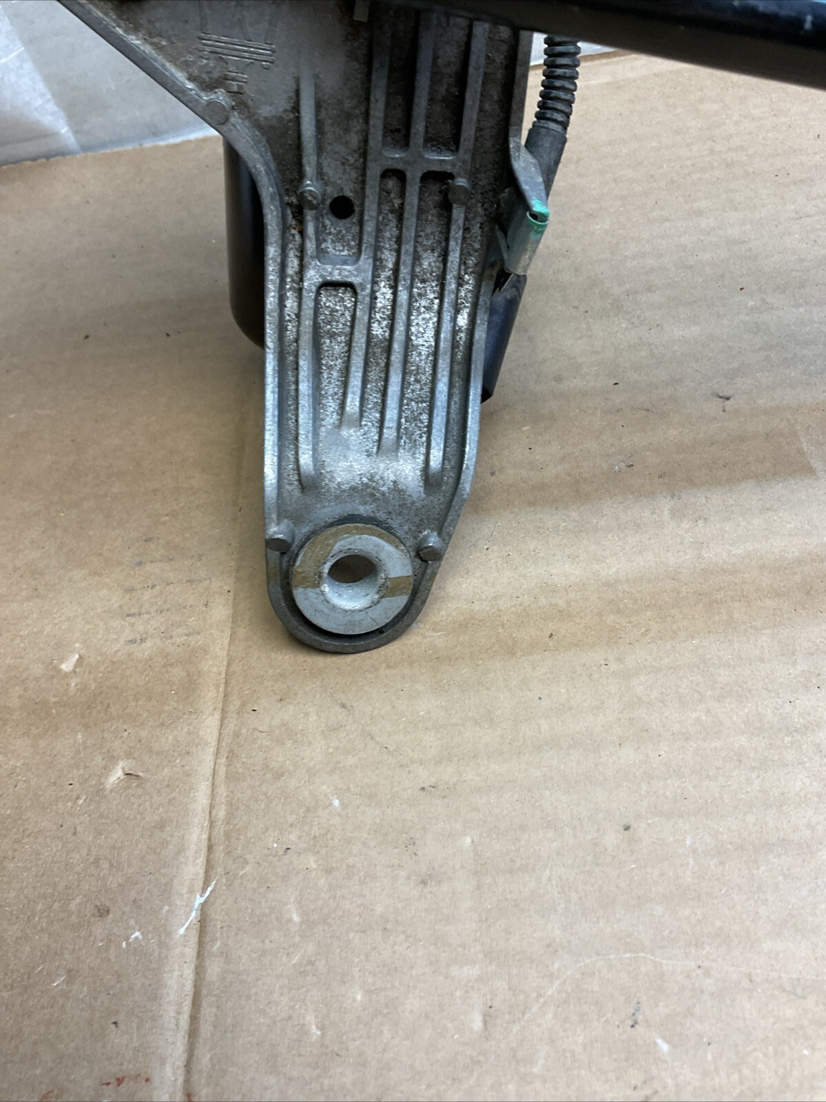 2014 - 2020 MASERATI QUATTROPORTE FRONT WINDSHIELD WIPER MOTOR LINKAGE OEM 19K