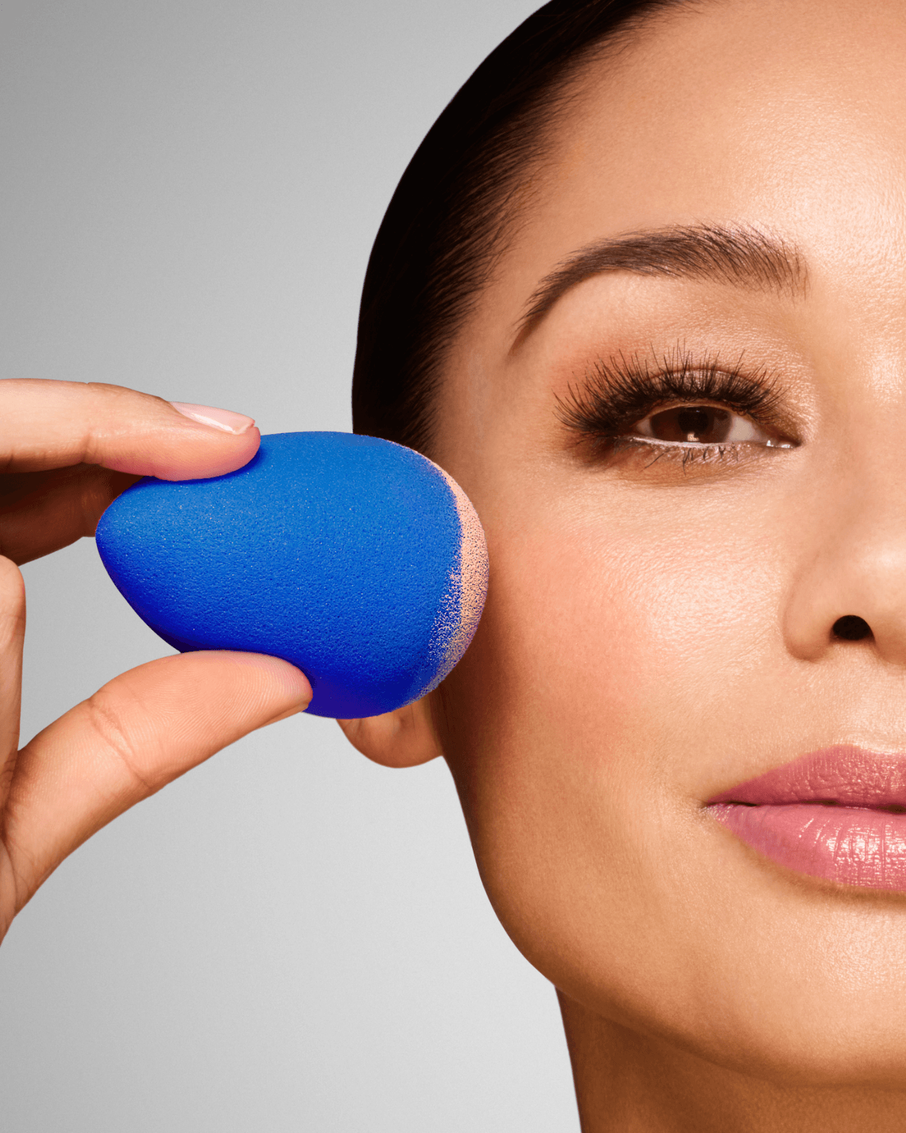 Authentic BeautyBlender Sapphire Wet Squeeze Bounce Makeup Sponge Latex