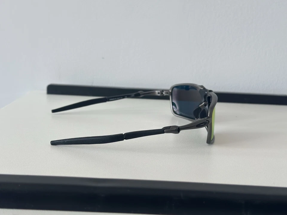 Gafas de sol polarizadas Oakley Badman con marco de metal lentes anaranjadas Foto 4 de 4