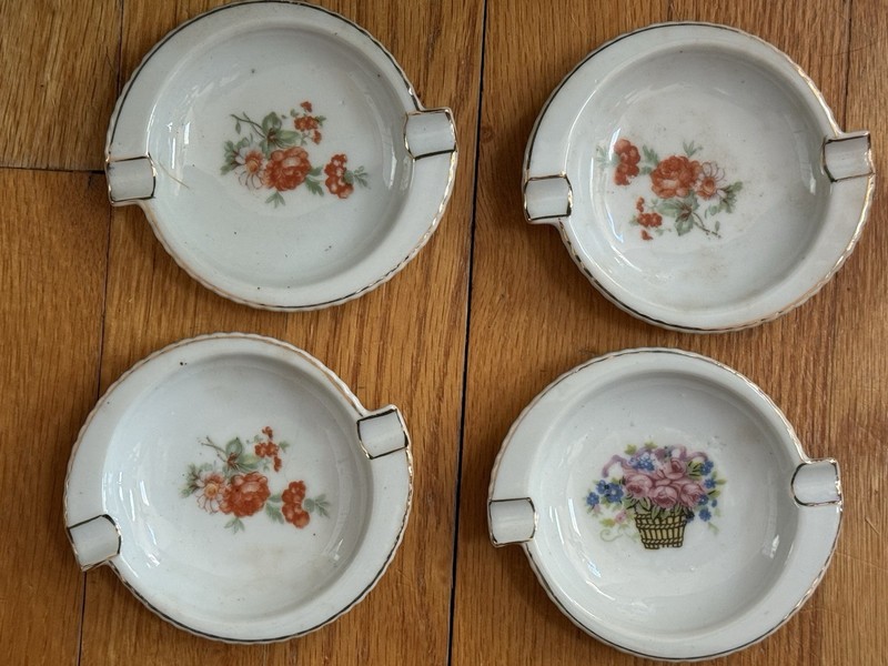 Set Of 4 Occupied Japan Porcelain Floral Design Ashtrays In Original Box