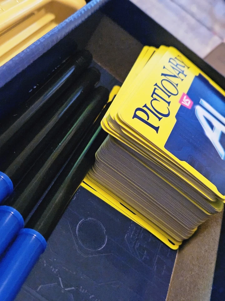 Pictionary Vs. AI Family Game for Kids and Adults and Game - Image 4 of 4