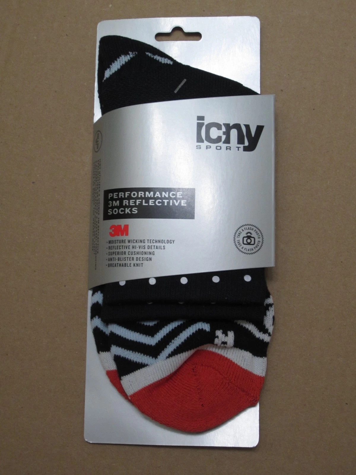 ICNY Sport Performance 3M Reflective Zig Zag Ankle Sock Black Size 8-13 NEW!