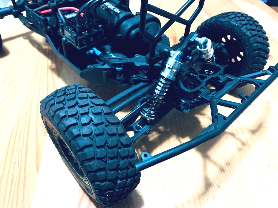 Amortiguadores de aluminio Big Bore para camión trofeo Yeti Score axial 1/10 plateado  Foto 3 de 4