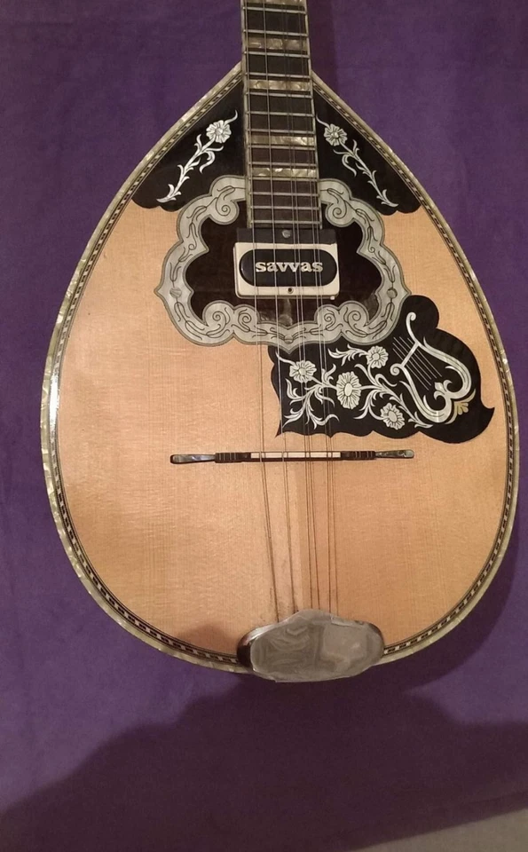 Bouzouki grego com estojo rígido e pick up e afinador e 300 faixas de apoio com partituras  - Imagem 3 de 4