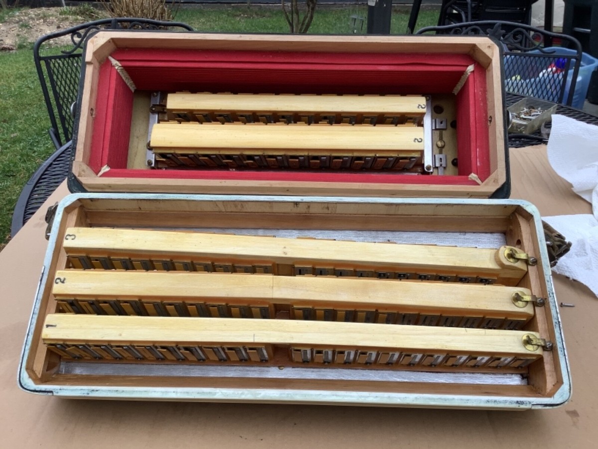 Ganz ACRY-743 Radiant Cardinal Ornament With Charm, 5-inch Length : Buy Online At Best Price In KSA - Souq Is Now - Foto 14